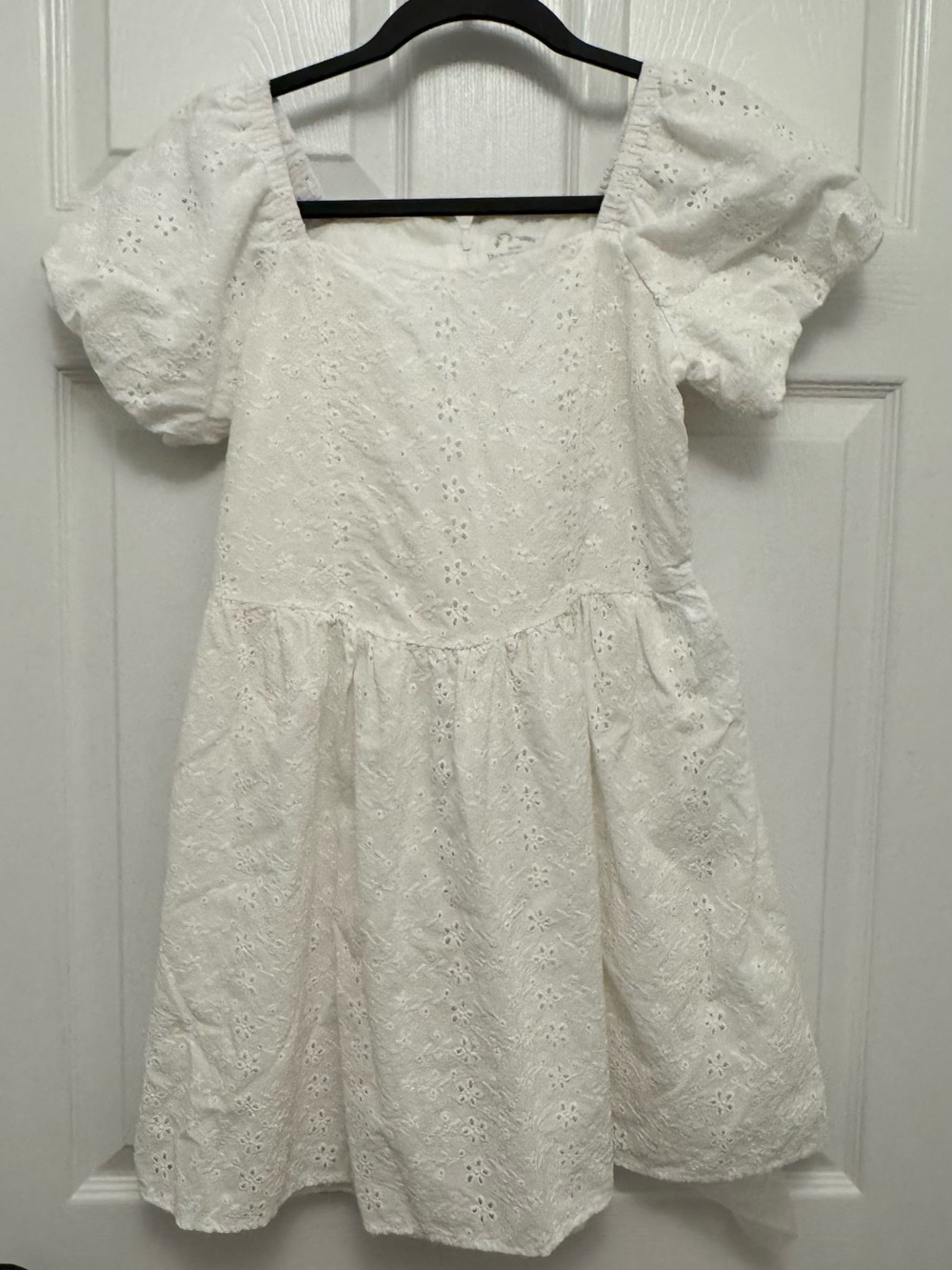 art class White Eyelet Puff Sleeve Square Neck Dress